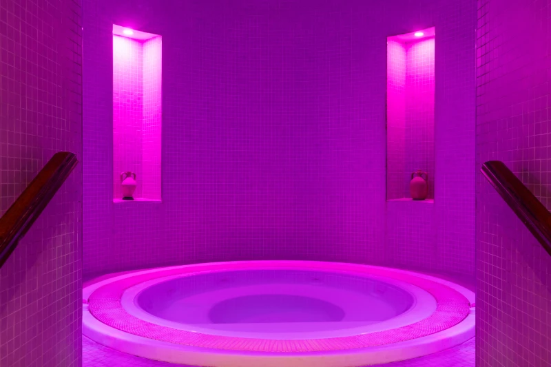 Hydromassage tub with chromotherapy for an exclusive spa relaxation experience in Sarzana, Liguria - Sarzana Park Hotel, BZAR hotels in Liguria